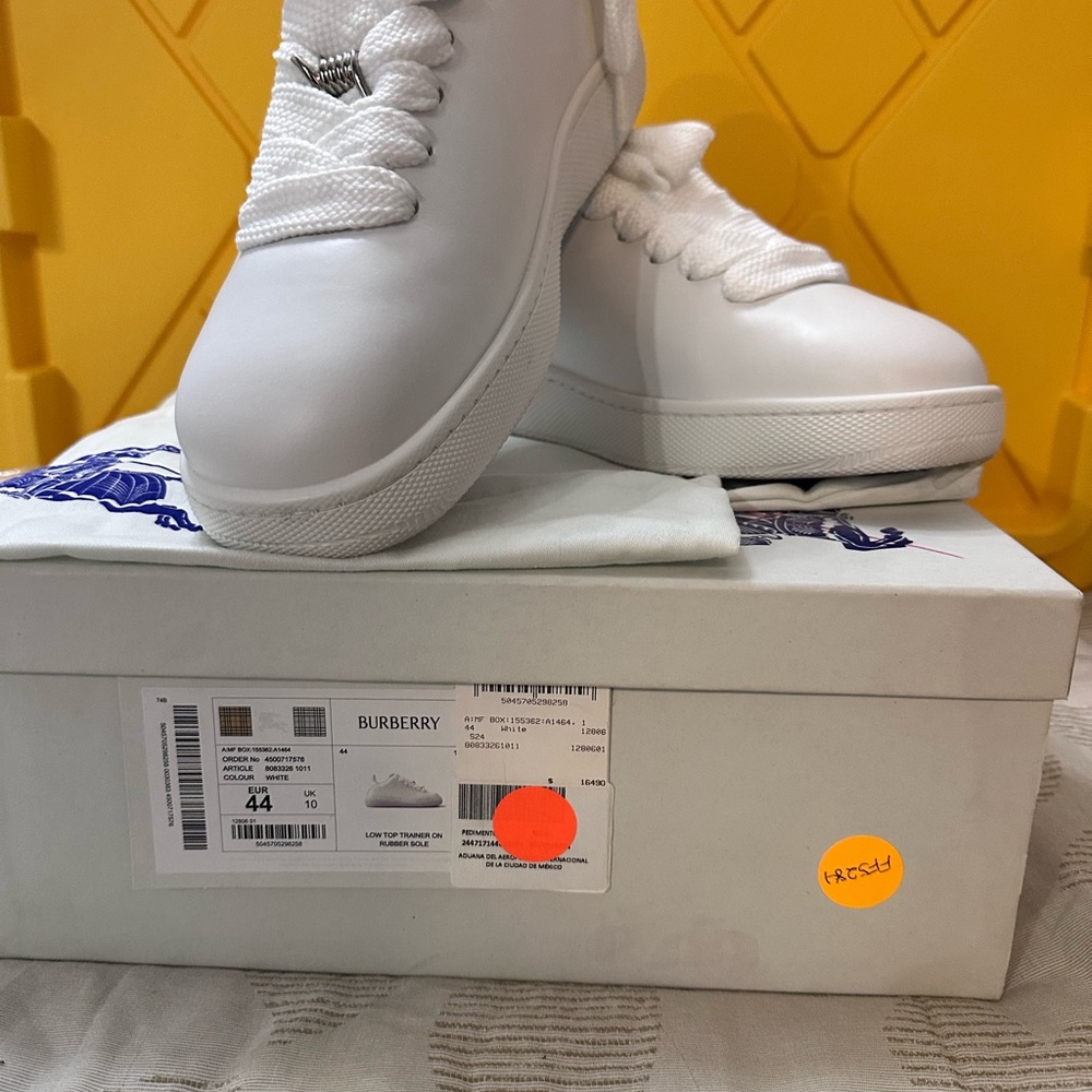 Burberry White Men's Sneakers - Picture 3 of 9